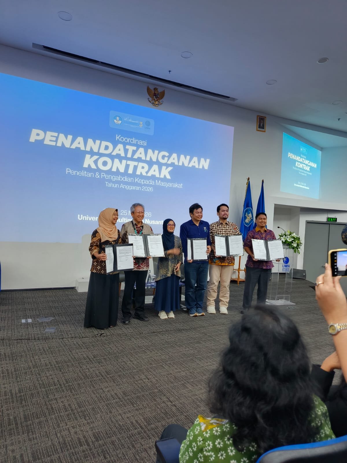Penandatangan kontrak Penelitian dan Pengabdian pada Masyarakat dengan Kemendiktisaintek di Universitas Multimedia Nusantara